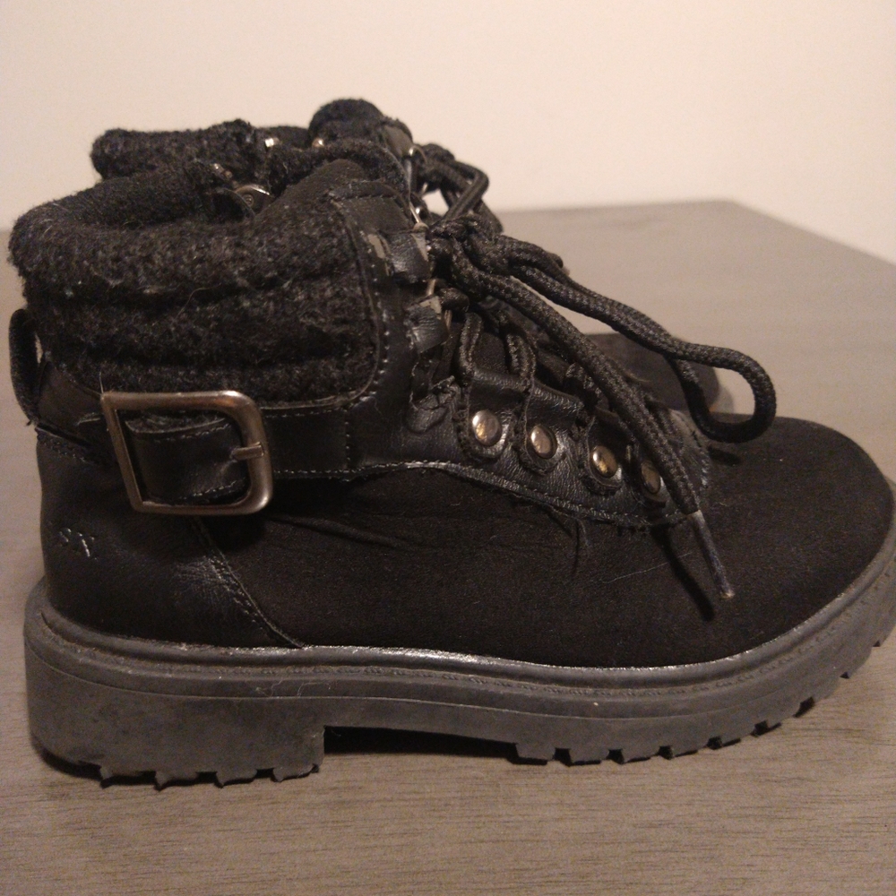 Kids sweater boots